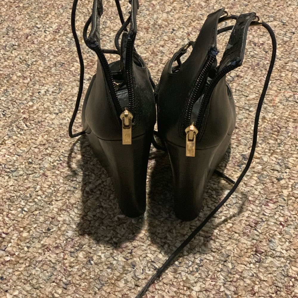 Heels - Picture 3 of 4